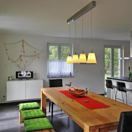 Ausgestattetes Ferienhaus, Mit Garten, Terrasse Und Sauna Glowe