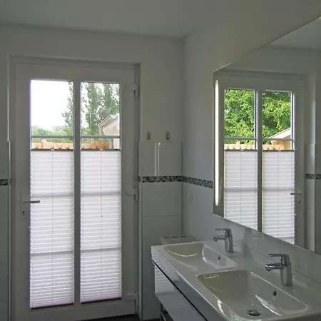 Ausgestattetes Ferienhaus, Mit Garten, Terrasse Und Sauna * Glowe