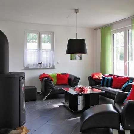 Ausgestattetes Ferienhaus, Mit Garten, Terrasse Und Sauna