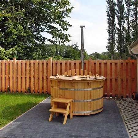 Ausgestattetes Ferienhaus, Mit Garten, Terrasse Und Sauna Glowe