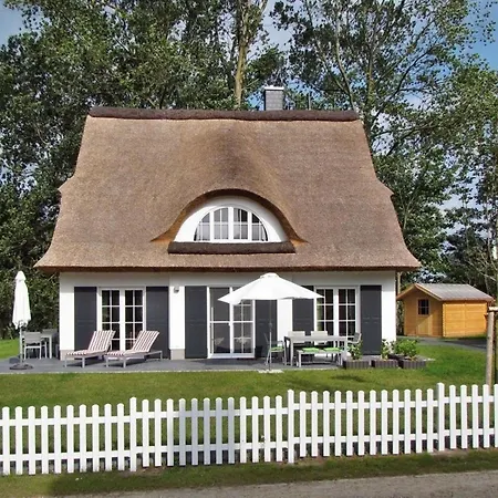 Ferienhaus Ausgestattetes Ferienhaus, Mit Garten, Terrasse Und Sauna